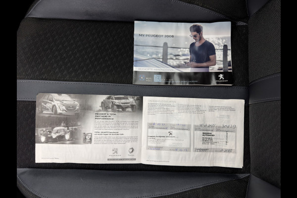 Peugeot e-2008 EV Allure 50 kWh [ 3-Fase ] {SOH-84%} (INCL.BTW) *PANO | LEATHER-FABRIC | FULL-LED | SPORT-SEATS | DIGI-COCKPIT | CAMERA | KEYLESS | PRIVACY-GLASS | NAVI-FULLMAP | ECC | PDC | CRUISE | 17''ALU*