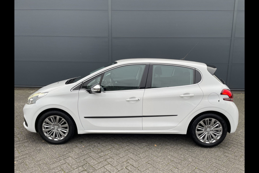 Peugeot 208 82pk Allure (Camera - Automatische Airco - Apple Carplay - Navigatie - Parkeersensoren - Lichtmetalen velgen incl 4S)