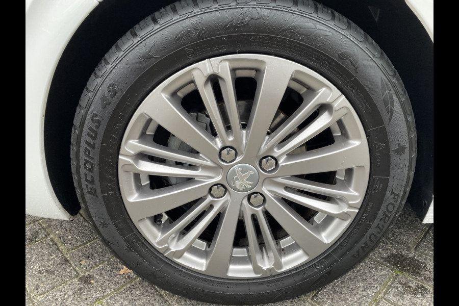 Peugeot 208 82pk Allure (Camera - Automatische Airco - Apple Carplay - Navigatie - Parkeersensoren - Lichtmetalen velgen incl 4S)