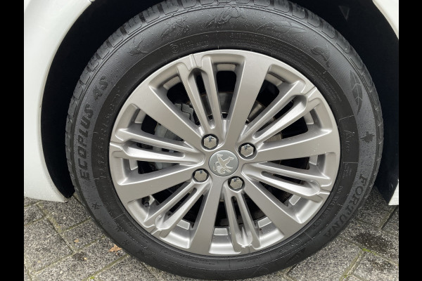 Peugeot 208 82pk Allure (Camera - Automatische Airco - Apple Carplay - Navigatie - Parkeersensoren - Lichtmetalen velgen incl 4S)
