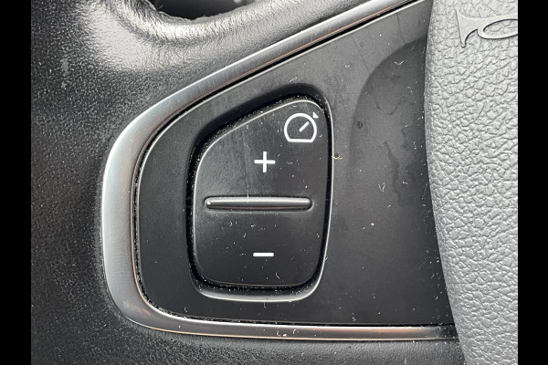 Renault Captur 130pk Intens (Trekhaak - Camera - Parkeersensoren V+A - LED - Keyless Entry - Stoelverwarming - Automatische Airco - Navigatie)