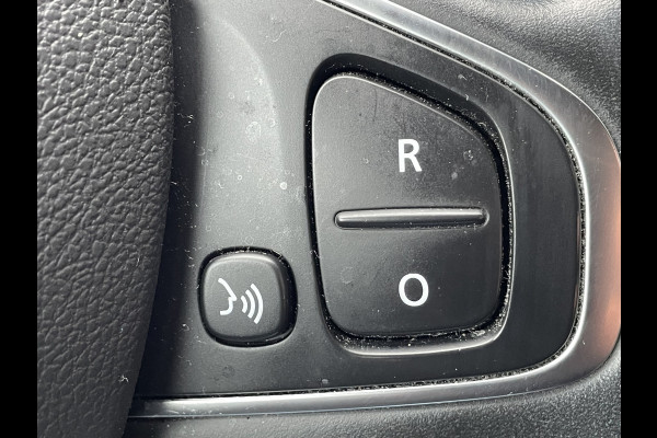 Renault Captur 130pk Intens (Trekhaak - Camera - Parkeersensoren V+A - LED - Keyless Entry - Stoelverwarming - Automatische Airco - Navigatie)