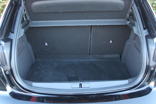 Peugeot 208 Hybrid 110PK e-DCS6 ALLURE | NAVIGATIE | DRAADLOZE APPLE CARPLAY/ANDROID AUTO | DAB+ RADIO | CLIMATE CONTROL | ADAPTIVE CRUISE CONTROL | VERKEERSBORDEN HERKENNING | ACHTERUITRIJ CAMERA | LICHTMETALEN VELGEN 16" |