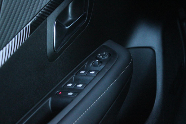 Peugeot 208 Hybrid 110PK e-DCS6 ALLURE | NAVIGATIE | DRAADLOZE APPLE CARPLAY/ANDROID AUTO | DAB+ RADIO | CLIMATE CONTROL | ADAPTIVE CRUISE CONTROL | VERKEERSBORDEN HERKENNING | ACHTERUITRIJ CAMERA | LICHTMETALEN VELGEN 16" |