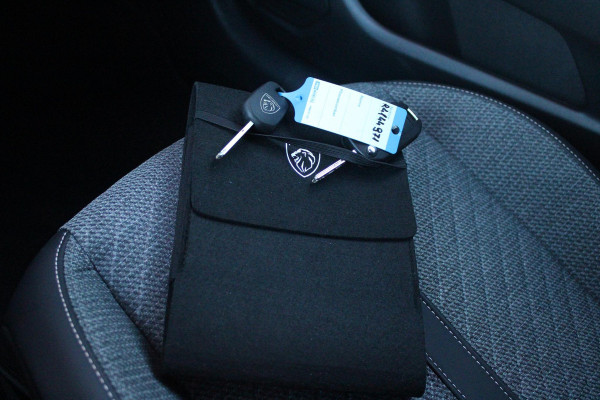 Peugeot 208 Hybrid 110PK e-DCS6 ALLURE | NAVIGATIE | DRAADLOZE APPLE CARPLAY/ANDROID AUTO | DAB+ RADIO | CLIMATE CONTROL | ADAPTIVE CRUISE CONTROL | VERKEERSBORDEN HERKENNING | ACHTERUITRIJ CAMERA | LICHTMETALEN VELGEN 16" |