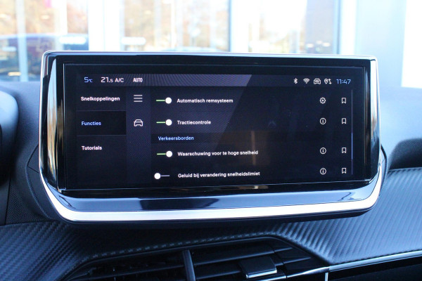 Peugeot 208 Hybrid 110PK e-DCS6 ALLURE | NAVIGATIE | DRAADLOZE APPLE CARPLAY/ANDROID AUTO | DAB+ RADIO | CLIMATE CONTROL | ADAPTIVE CRUISE CONTROL | VERKEERSBORDEN HERKENNING | ACHTERUITRIJ CAMERA | LICHTMETALEN VELGEN 16" |