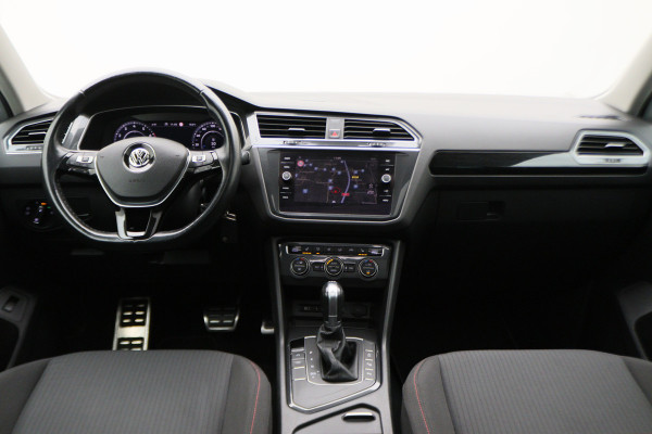 Volkswagen Tiguan 1.4 TSI ACT Comfortline Business R-Line Panoramadak, Virtual Cockpit, Camera, Apple Carplay, LED, 19"