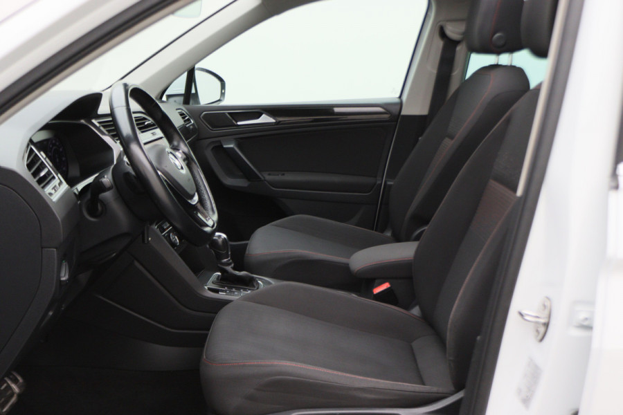 Volkswagen Tiguan 1.4 TSI ACT Comfortline Business R-Line Panoramadak, Virtual Cockpit, Camera, Apple Carplay, LED, 19"