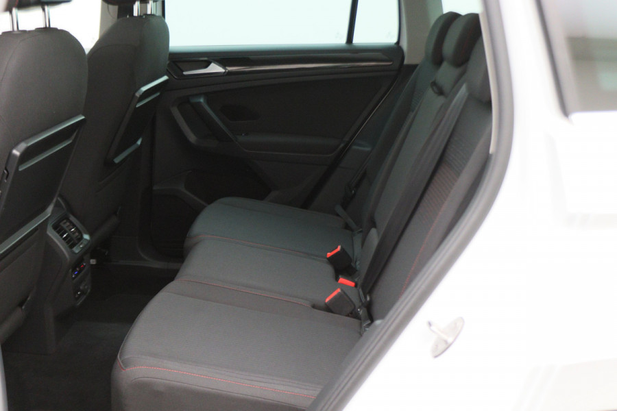 Volkswagen Tiguan 1.4 TSI ACT Comfortline Business R-Line Panoramadak, Virtual Cockpit, Camera, Apple Carplay, LED, 19"