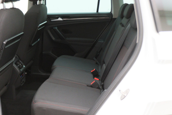 Volkswagen Tiguan 1.4 TSI ACT Comfortline Business R-Line Panoramadak, Virtual Cockpit, Camera, Apple Carplay, LED, 19"