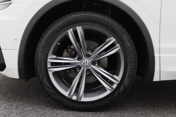 Volkswagen Tiguan 1.4 TSI ACT Comfortline Business R-Line Panoramadak, Virtual Cockpit, Camera, Apple Carplay, LED, 19"