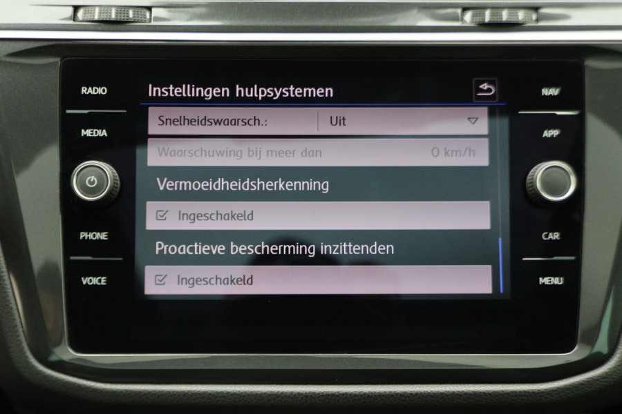 Volkswagen Tiguan 1.4 TSI ACT Comfortline Business R-Line Panoramadak, Virtual Cockpit, Camera, Apple Carplay, LED, 19"