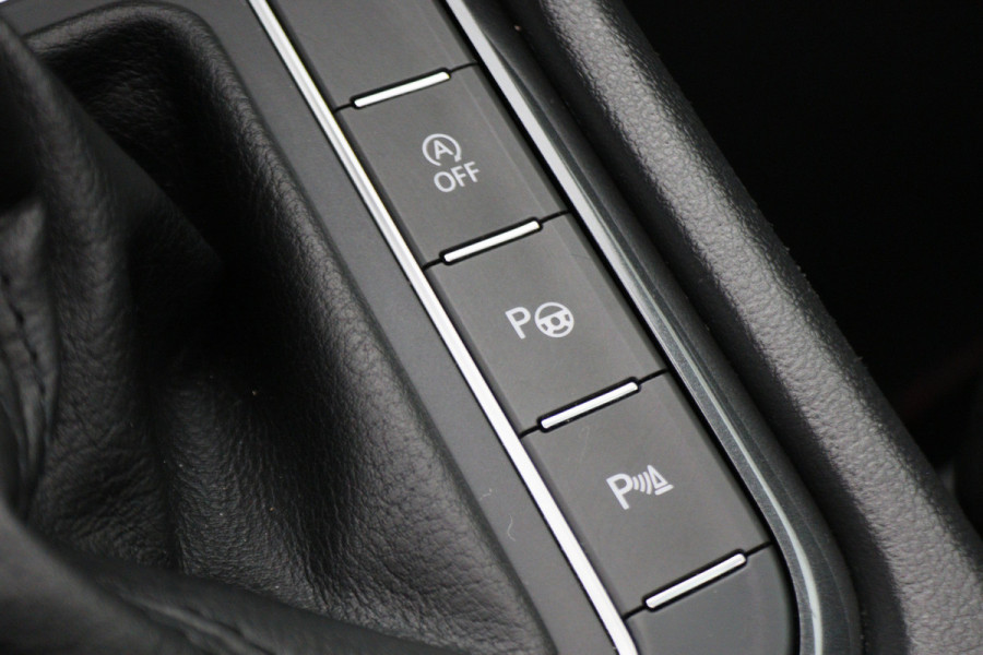 Volkswagen Tiguan 1.4 TSI ACT Comfortline Business R-Line Panoramadak, Virtual Cockpit, Camera, Apple Carplay, LED, 19"
