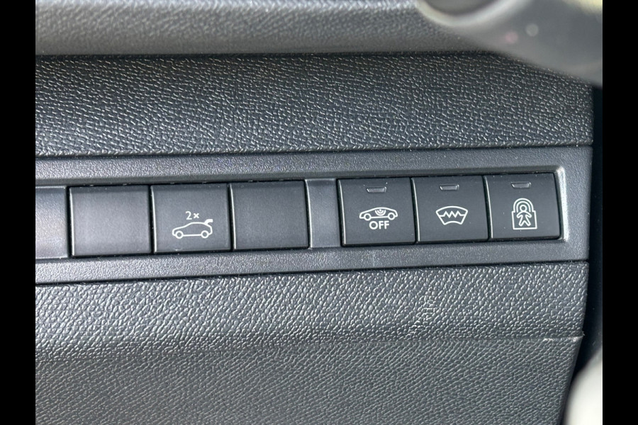 Peugeot 3008 1.6 e-THP GT Line / Pano / Leder / ACTIE