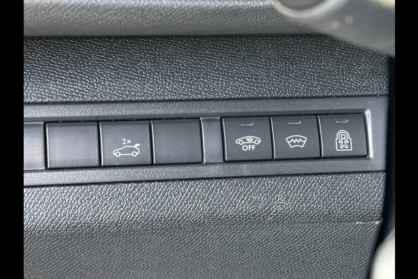 Peugeot 3008 1.6 e-THP GT Line / Pano / Leder / ACTIE