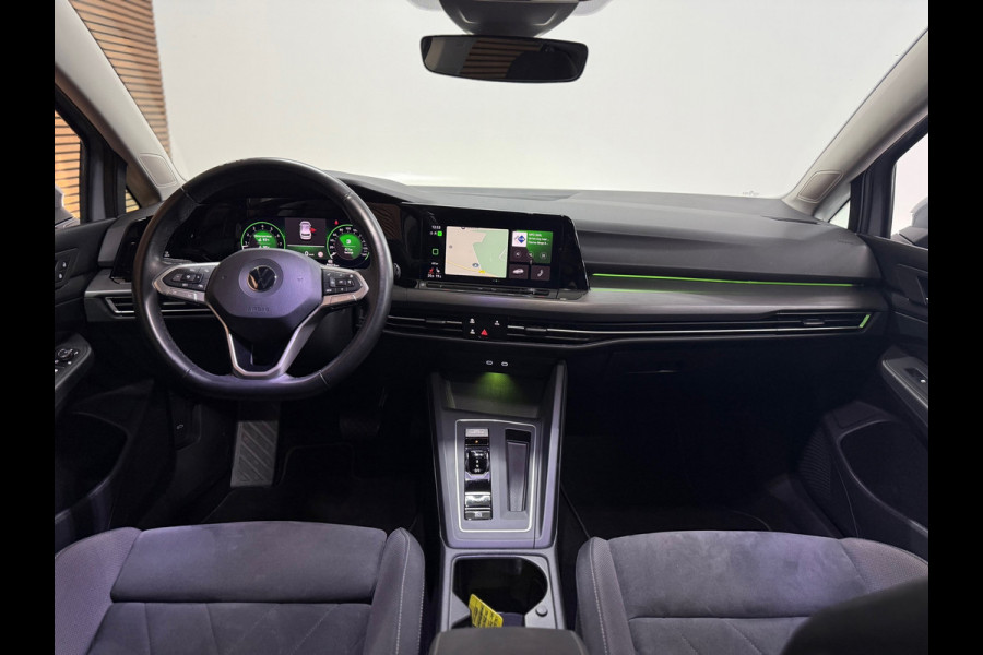 Volkswagen Golf 1.5 eTSI Style | Black Edition | Massagestoel | DAB | 18' inch | Navigatie | Adaptive Cruise | Velours