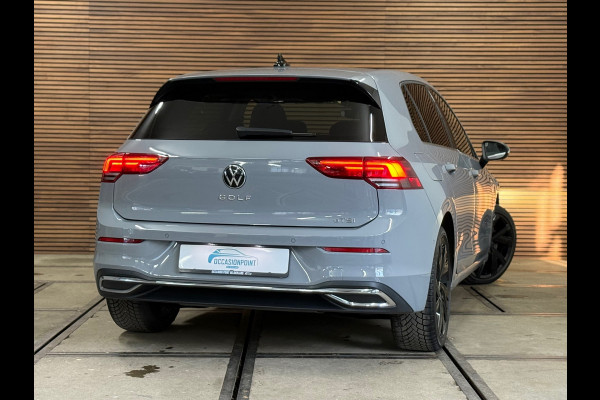 Volkswagen Golf 1.5 eTSI Style | Black Edition | Massagestoel | DAB | 18' inch | Navigatie | Adaptive Cruise | Velours