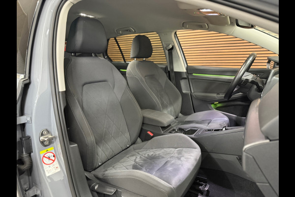 Volkswagen Golf 1.5 eTSI Style | Black Edition | Massagestoel | DAB | 18' inch | Navigatie | Adaptive Cruise | Velours
