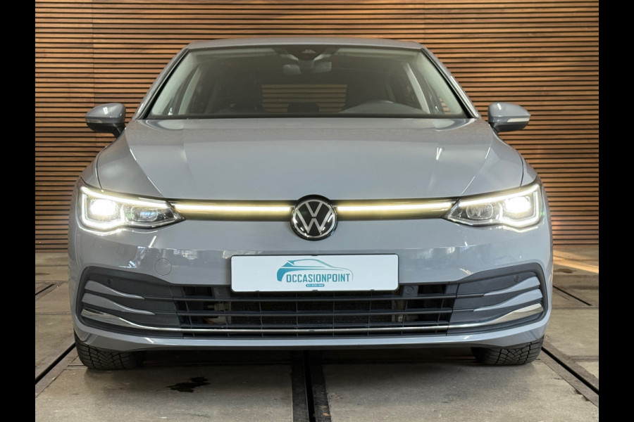 Volkswagen Golf 1.5 eTSI Style | Black Edition | Massagestoel | DAB | 18' inch | Navigatie | Adaptive Cruise | Velours
