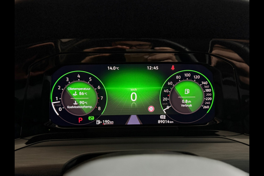 Volkswagen Golf 1.5 eTSI Style | Black Edition | Massagestoel | DAB | 18' inch | Navigatie | Adaptive Cruise | Velours