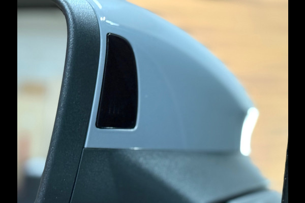 Volkswagen Golf 1.5 eTSI Style | Black Edition | Massagestoel | DAB | 18' inch | Navigatie | Adaptive Cruise | Velours