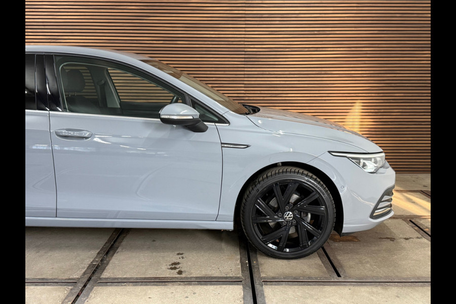 Volkswagen Golf 1.5 eTSI Style | Black Edition | Massagestoel | DAB | 18' inch | Navigatie | Adaptive Cruise | Velours