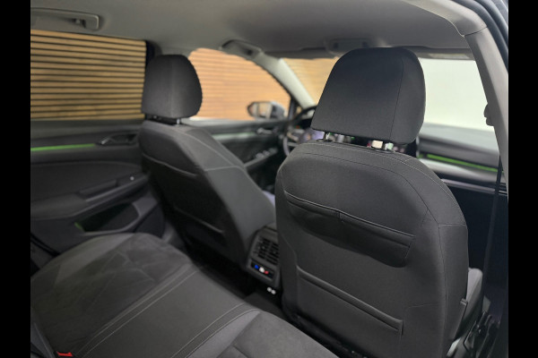 Volkswagen Golf 1.5 eTSI Style | Black Edition | Massagestoel | DAB | 18' inch | Navigatie | Adaptive Cruise | Velours