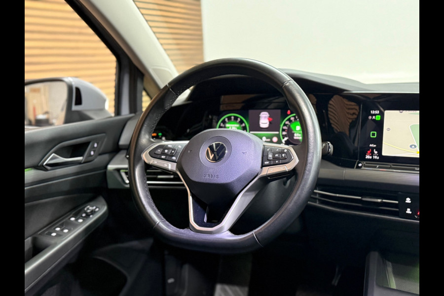 Volkswagen Golf 1.5 eTSI Style | Black Edition | Massagestoel | DAB | 18' inch | Navigatie | Adaptive Cruise | Velours