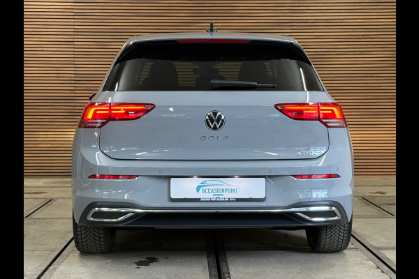Volkswagen Golf 1.5 eTSI Style | Black Edition | Massagestoel | DAB | 18' inch | Navigatie | Adaptive Cruise | Velours