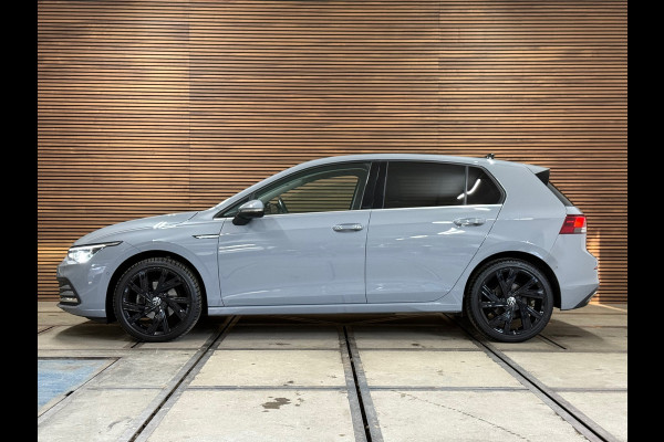 Volkswagen Golf 1.5 eTSI Style | Black Edition | Massagestoel | DAB | 18' inch | Navigatie | Adaptive Cruise | Velours