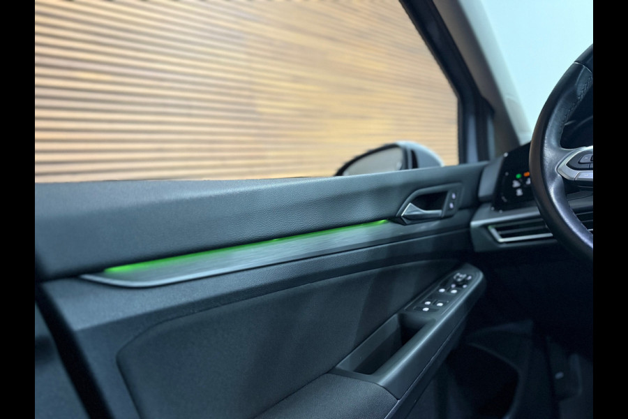 Volkswagen Golf 1.5 eTSI Style | Black Edition | Massagestoel | DAB | 18' inch | Navigatie | Adaptive Cruise | Velours