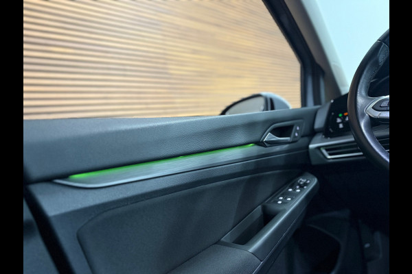 Volkswagen Golf 1.5 eTSI Style | Black Edition | Massagestoel | DAB | 18' inch | Navigatie | Adaptive Cruise | Velours