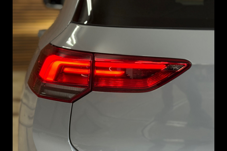 Volkswagen Golf 1.5 eTSI Style | Black Edition | Massagestoel | DAB | 18' inch | Navigatie | Adaptive Cruise | Velours