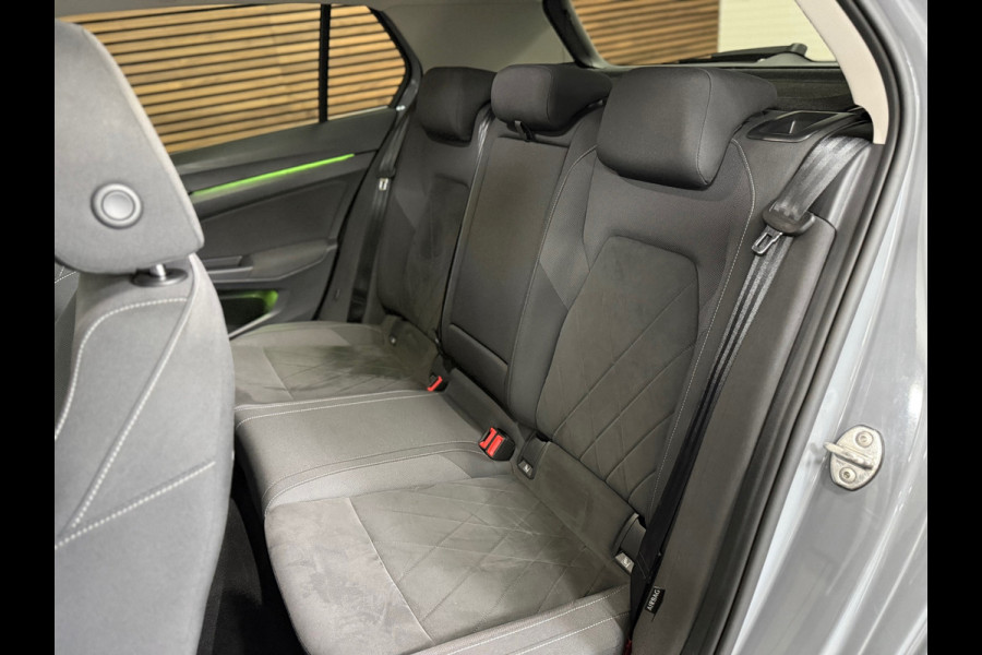 Volkswagen Golf 1.5 eTSI Style | Black Edition | Massagestoel | DAB | 18' inch | Navigatie | Adaptive Cruise | Velours
