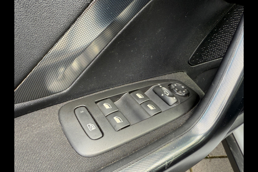 Peugeot 2008 1.2 Allure / Parelmoer / Navi / ACTIE !