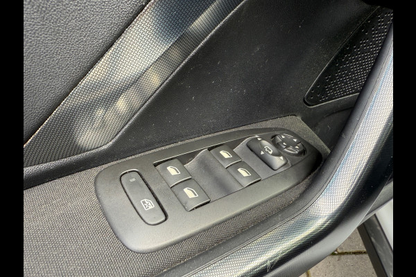 Peugeot 2008 1.2 Allure / Parelmoer / Navi / ACTIE !