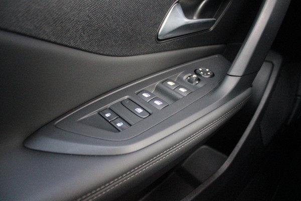 Peugeot 308 1.2 Hybrid 145PK E-DCS6 Allure | AGR STOEL | STOEL EN STUUR VEWARMING | KEYLESS ENTRY/START | DRAADLOZE APPLE CARPLAY/ANDROID AUTO | NAVIGATIE | CLIMATE CONTROL | LICHTMETALEN VELGEN 17" | LED KOPLAMPEN | ACHTERUITRIJCAMERAA | ADAPTIVE CRUISE CONTROL | DRAADLOZE TELEFOONLADER |