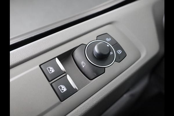 Volkswagen Transporter 2.0 TDI L2H1 30 4MOTION PanAmericana 170Pk Automaat DC Dubbele cabine | Verlengde garantie | Lederen bekleding | Trekhaak | Navigatie |