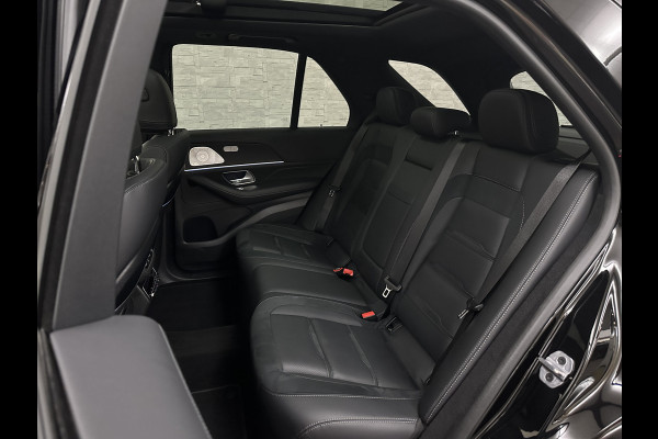 Mercedes-Benz GLE AMG 53 Hybrid 4MATIC+ | Panorama | Massage | Soft-Close | Carbon | ACC | 360 Camera | Stoelventilatie | Head-Up | Burmester | Trekhaak | Stoelverwarming V+A | 4-Zone Clima | AMG Drive-Unit | ISO & Infra-Rood Glas | 22 Inch | Keyless-Go | Memory | Luchtvering | Parfumering | Carplay | Stuurverwarming | Rij assistent pakket + | Bekerhouder Clima | Draadloos Laden |
