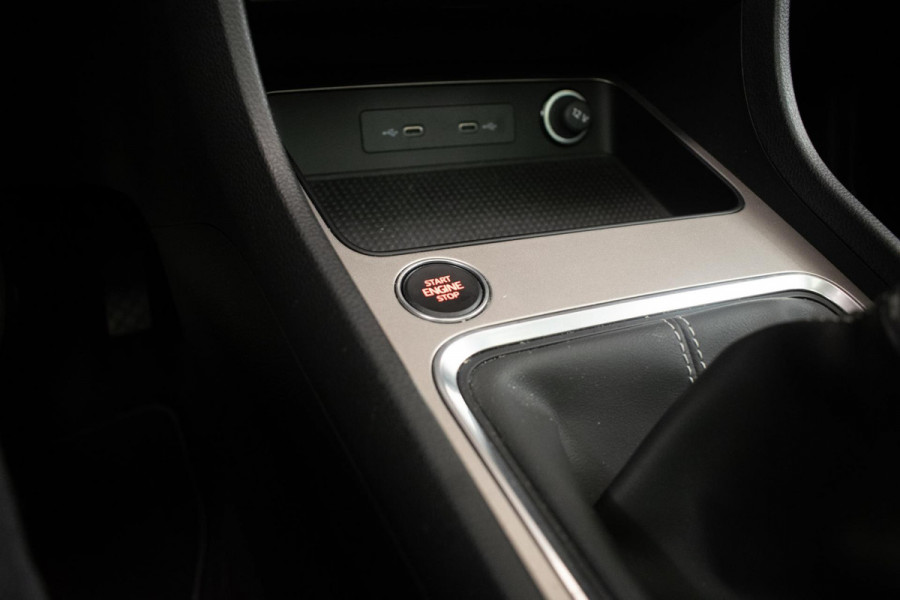 Seat Ateca 1.5 TSI Xperience Business Intense Sport (PANORAMADAK,APPLE CARPLAY,NAVI,CAMERA,DIGITALE COCKPIT,STOELVERWARMING,PDC)