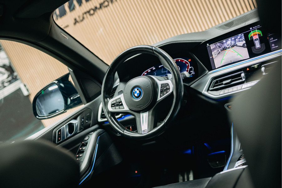 BMW X5 xDrive45e High Executive | Pano | Trekhaak | Luchtvering | M-Stoelen | Stoelverwarming |