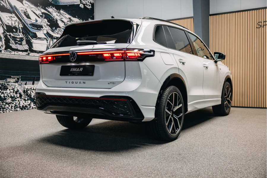 Volkswagen Tiguan 1.5 eTSI R-Line Business | Harman/Kardon | BTW | Pano | Stoelmassage | Trekhaak |