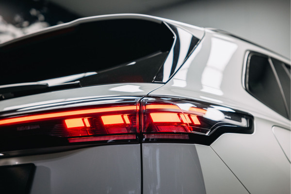 Volkswagen Tiguan 1.5 eTSI R-Line Business | Harman/Kardon | BTW | Pano | Stoelmassage | Trekhaak |