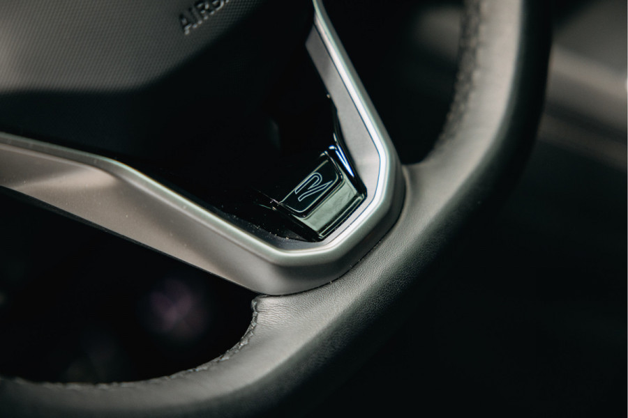 Volkswagen Tiguan 1.5 eTSI R-Line Business | Harman/Kardon | BTW | Pano | Stoelmassage | Trekhaak |