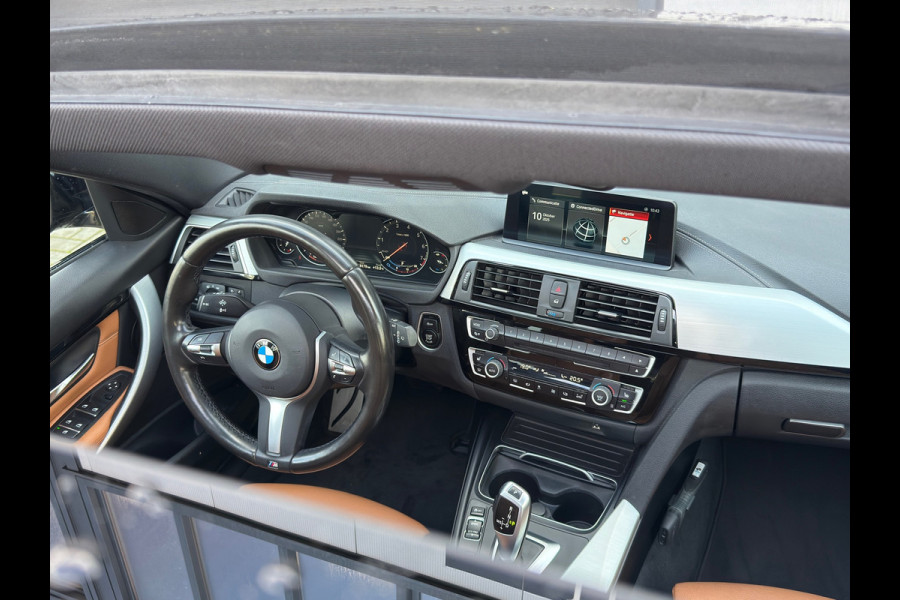 BMW 3 Serie Touring 318i M Sport| Schuifdak / Carplay / ACTIE