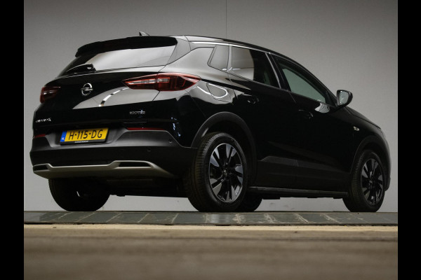 Opel Grandland X 1.2 Turbo Business Executive Sport (PANORAMADAK,APPLE CARPLAY,NAVI,STOEL/STUURVERWARMING,CAMERA,BLACK PACK,PDC)