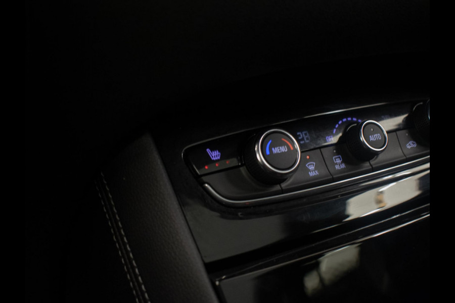 Opel Grandland X 1.2 Turbo Business Executive Sport (PANORAMADAK,APPLE CARPLAY,NAVI,STOEL/STUURVERWARMING,CAMERA,BLACK PACK,PDC)