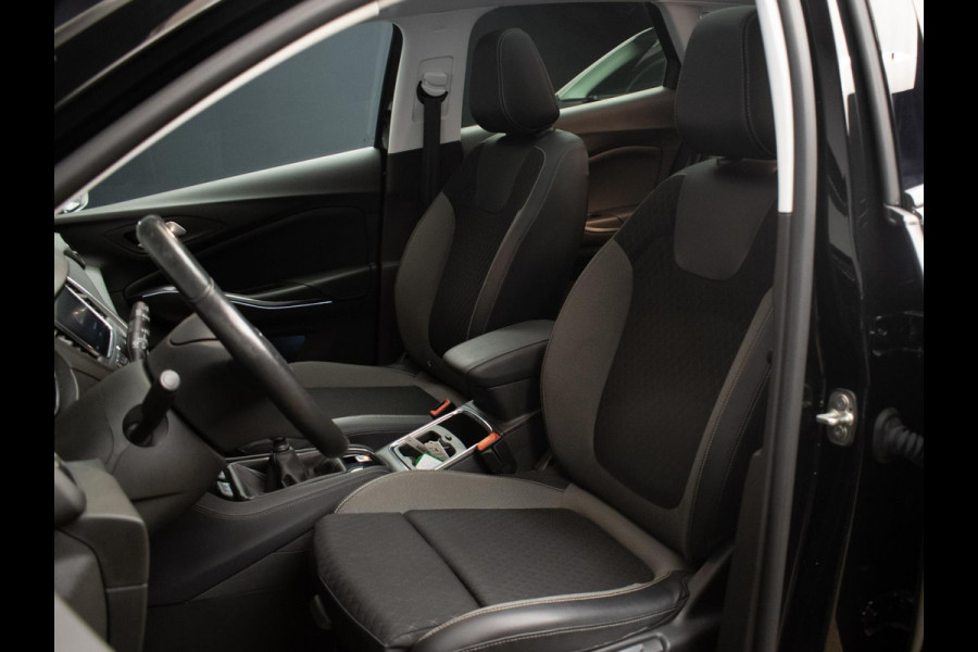 Opel Grandland X 1.2 Turbo Business Executive Sport (PANORAMADAK,APPLE CARPLAY,NAVI,STOEL/STUURVERWARMING,CAMERA,BLACK PACK,PDC)