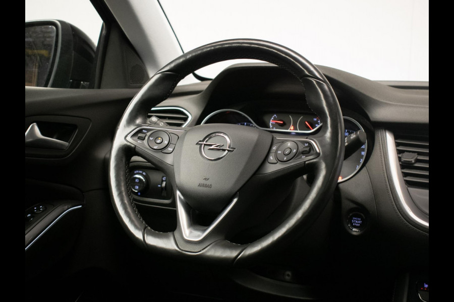 Opel Grandland X 1.2 Turbo Business Executive Sport (PANORAMADAK,APPLE CARPLAY,NAVI,STOEL/STUURVERWARMING,CAMERA,BLACK PACK,PDC)