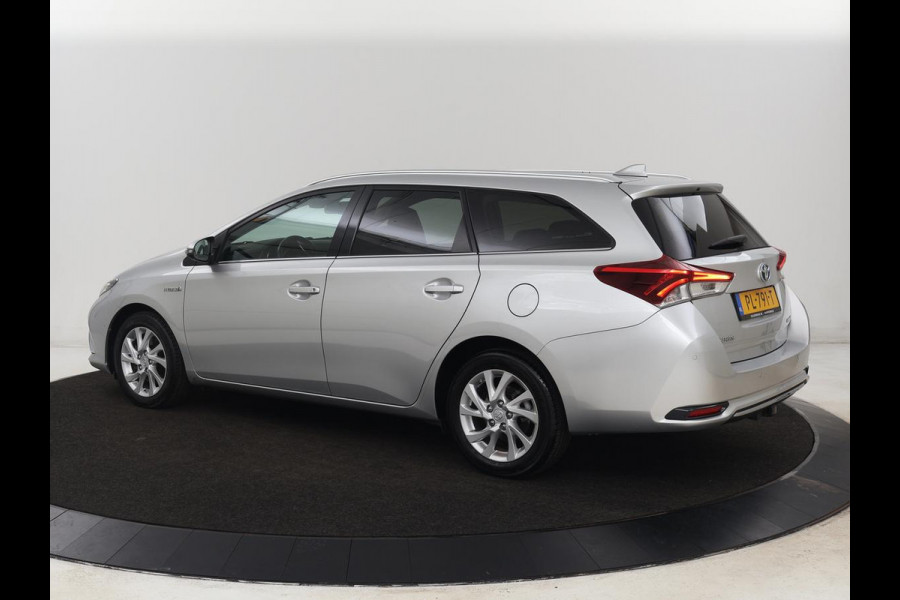Toyota Auris 1.8 Hybrid Executive | Stoelverwarming | Trekhaak | Leder/Alcantara | Navigatie | Full LED | Park Assist | Climate control | Cruise control | Keyless | Regensensor
